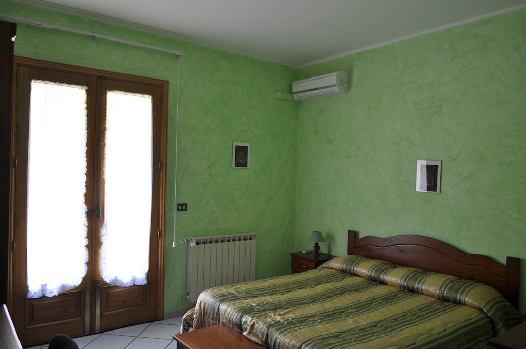 B&B Villa Dagala Santa Venerina Ruang foto