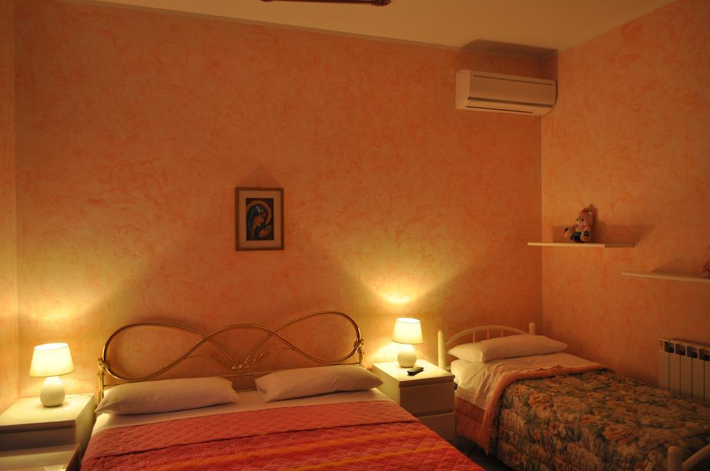B&B Villa Dagala Santa Venerina Ruang foto